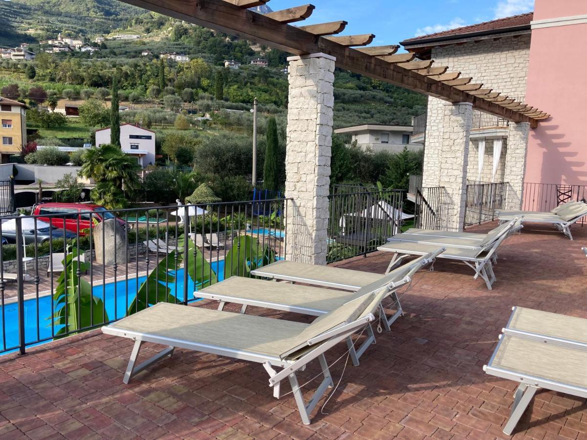 Residenza Le Due Torri Aparthotel Riva del Garda Buitenkant foto