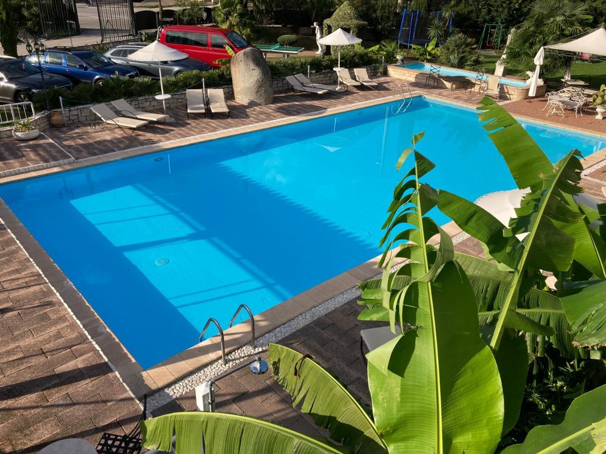 Residenza Le Due Torri Aparthotel Riva del Garda Buitenkant foto