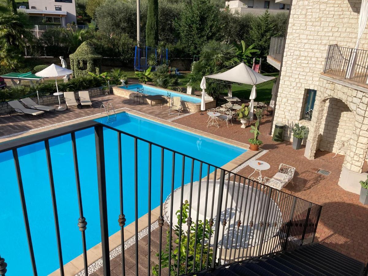 Residenza Le Due Torri Aparthotel Riva del Garda Buitenkant foto