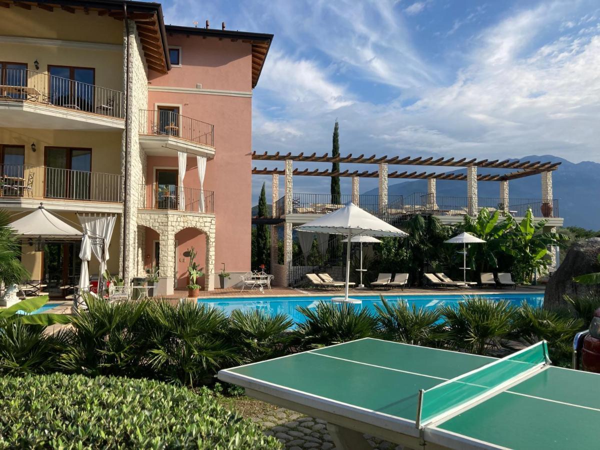 Residenza Le Due Torri Aparthotel Riva del Garda Buitenkant foto