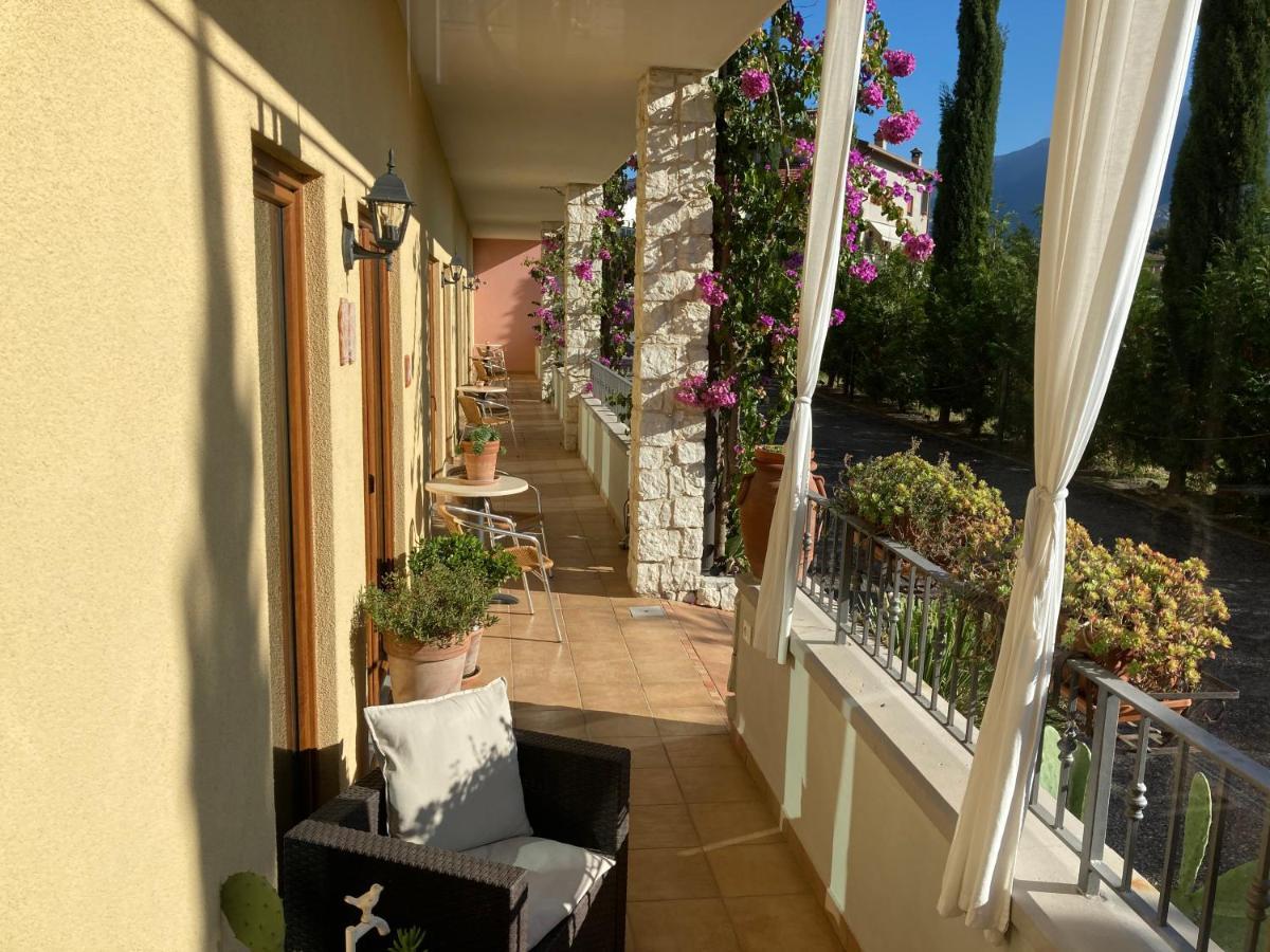 Residenza Le Due Torri Aparthotel Riva del Garda Buitenkant foto