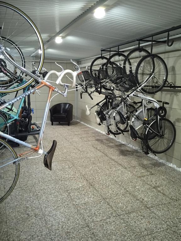 Residenza Le Due Torri Aparthotel Riva del Garda Buitenkant foto