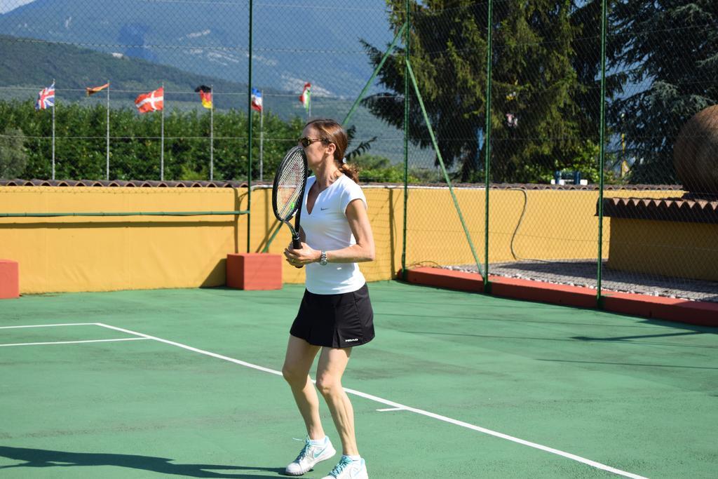 Residenza Le Due Torri Aparthotel Riva del Garda Buitenkant foto