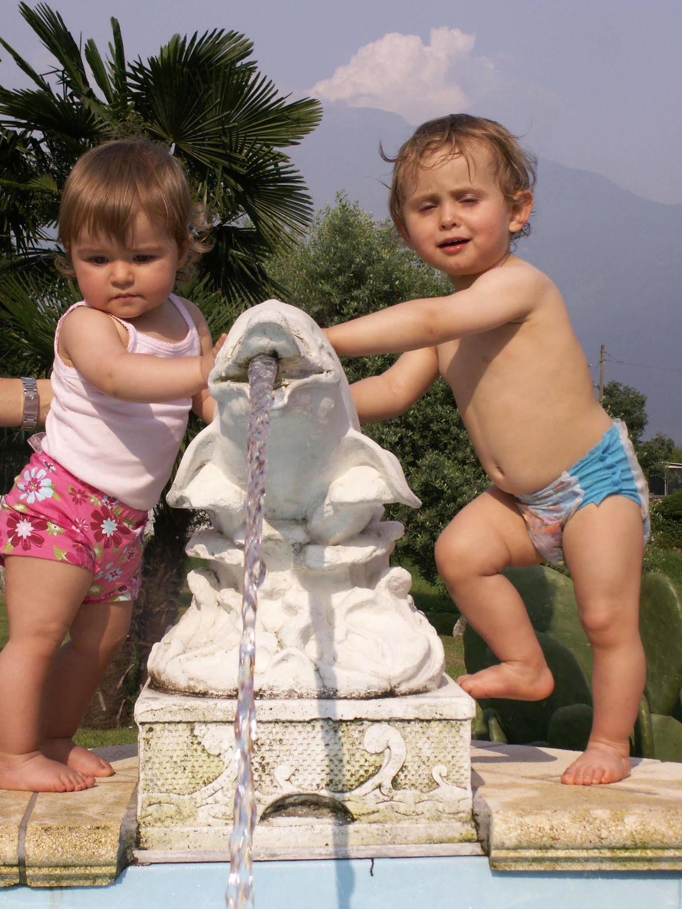 Residenza Le Due Torri Aparthotel Riva del Garda Buitenkant foto