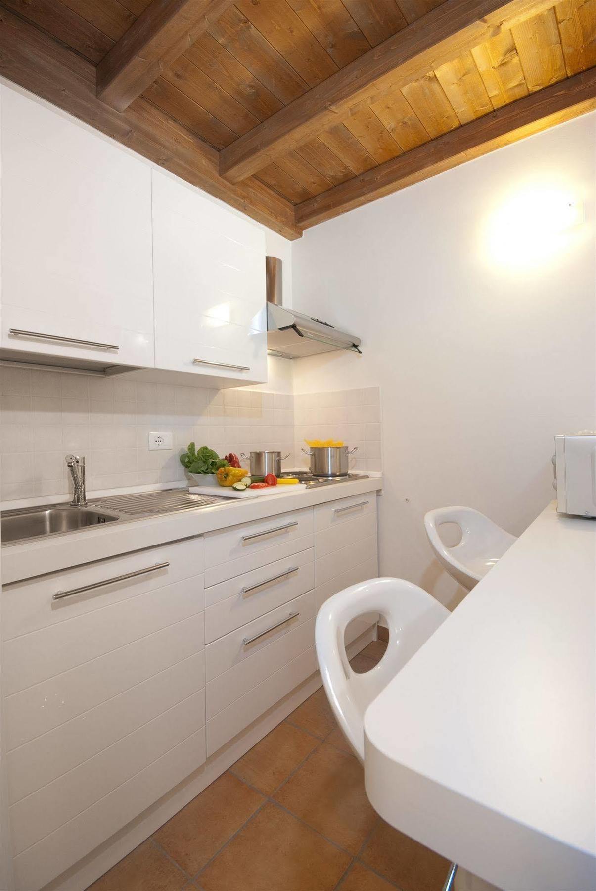 Residenza Le Due Torri Aparthotel Riva del Garda Buitenkant foto